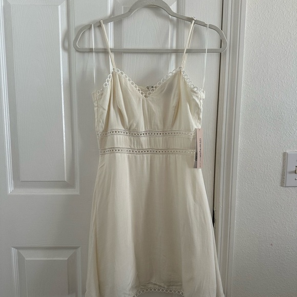 White Simple Dress - Picture 1 of 3